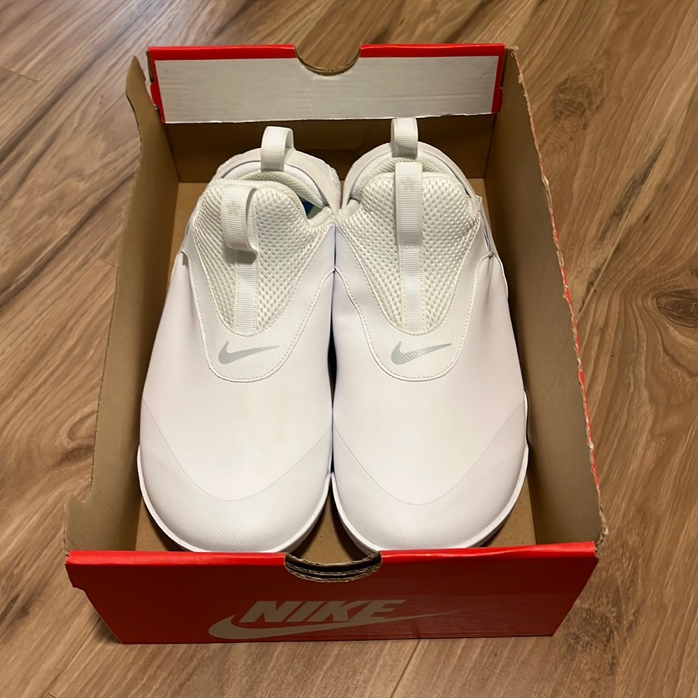 White Nike Zoom Pulse